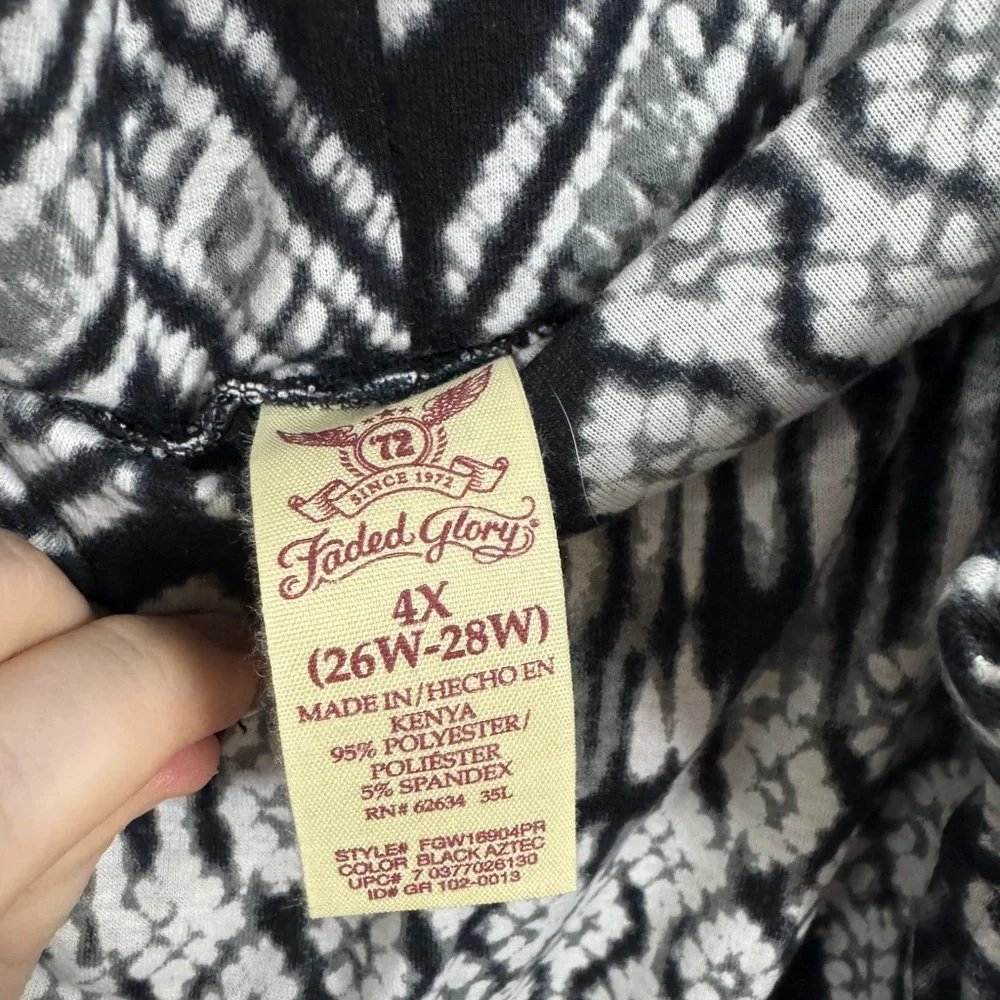 Faded Glory Black and White Patterned Top - Picture 2 of 4